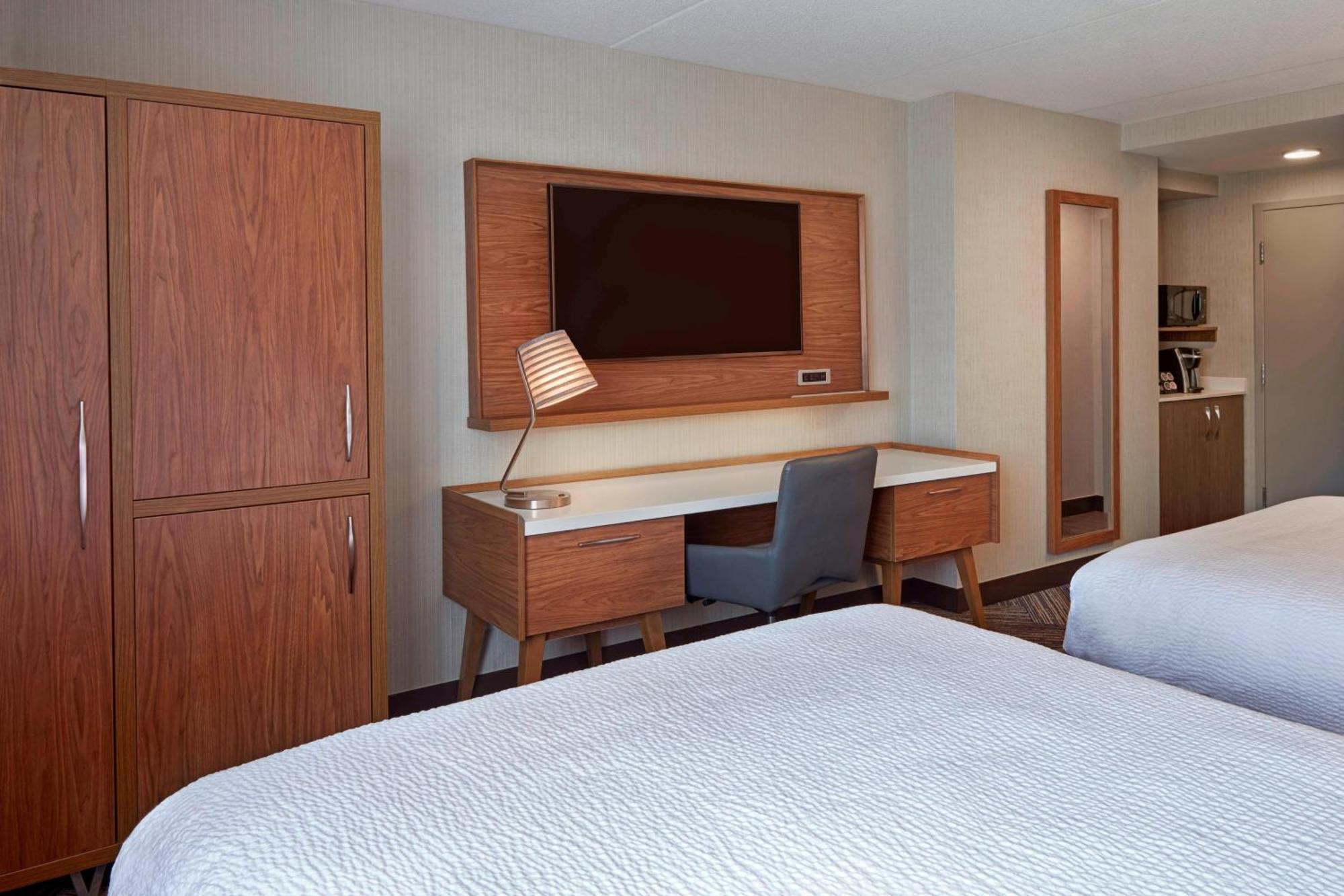 โฟร์ พอยต์ บาย เชอราตัน แฮมิลตัน - สโตนีย์ ครีก Hotel ฮามิลตัน ภายนอก รูปภาพ